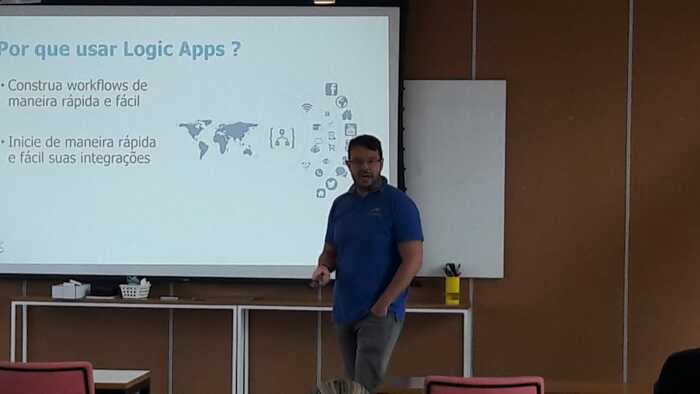 Claudio Romão na palestra sobre Logic Apps